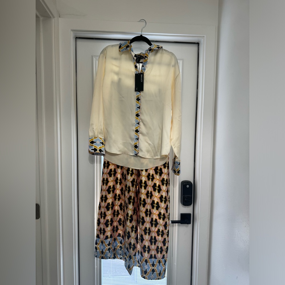 Bailey 44 matching set. Size medium. NWT!